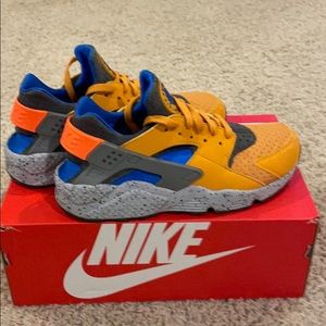 Nike Air Huarache size 9.5